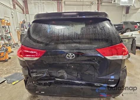 2014 Toyota Sienna Xle z USA, uszkodzony, nr VIN 5TDYK3DC4ES461709